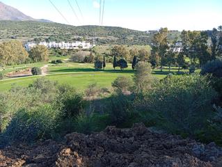 Terreno residencial en Estepona Golf. For sale  gran oportunidad de inversión  parcela de edificio con