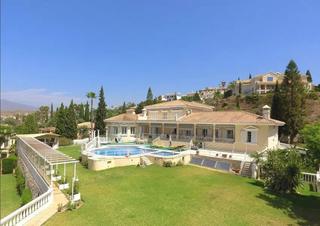 Casa a Mijas Golf. Excepcional propiedad de 10 dormitorios con 2.600m2 de terreno e