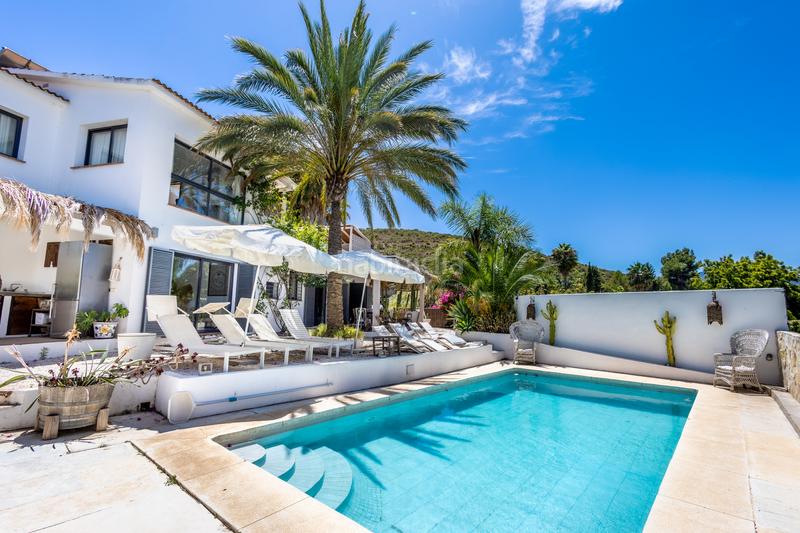 Foto 0979f39d-0a6a-48a1-91ee-f8afc252ee7b. Casa amb calefacció aparcament piscina a Centro Alhaurín el Grande