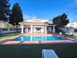 Rent House in Costabella. Impresionante villa de 5 dormitorios para alquiler a largo plazo