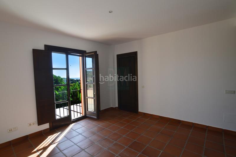 Foto 359f9ed7-1d8f-4a93-ada0-f1bc6f2f876e. Casa a schiera con piscina in Sotogrande alto Sotogrande