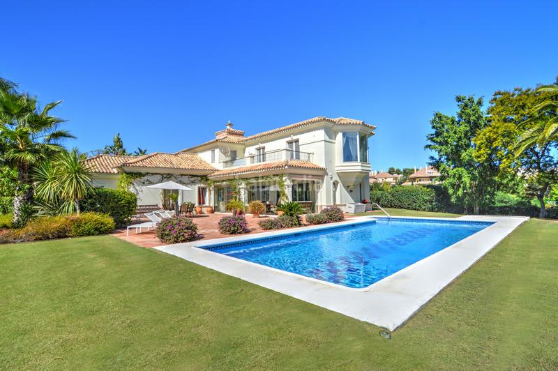 Foto 59a41570-ebab-4d85-bef4-f948a5b77201. Casa con parcheggio piscina in Sotogrande alto Sotogrande