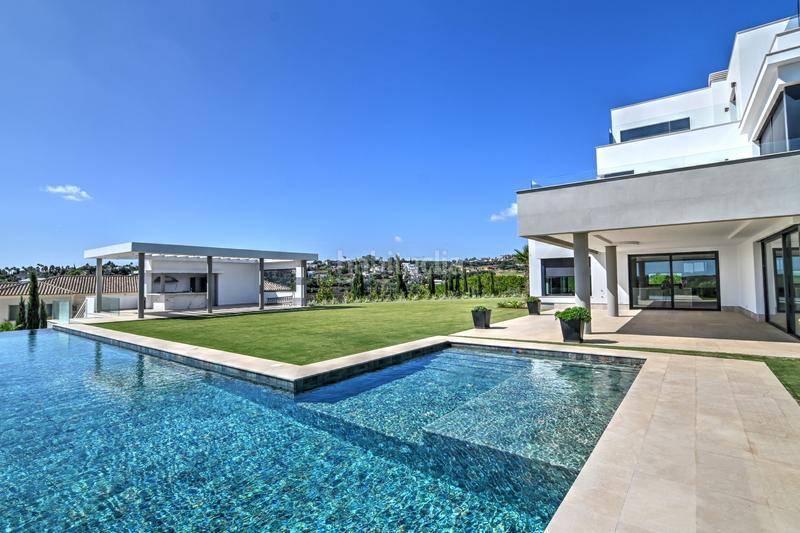 Foto 45ee8b17-3bf3-4548-945b-87bae86be2c7. House with parking pool in Sotogrande alto Sotogrande