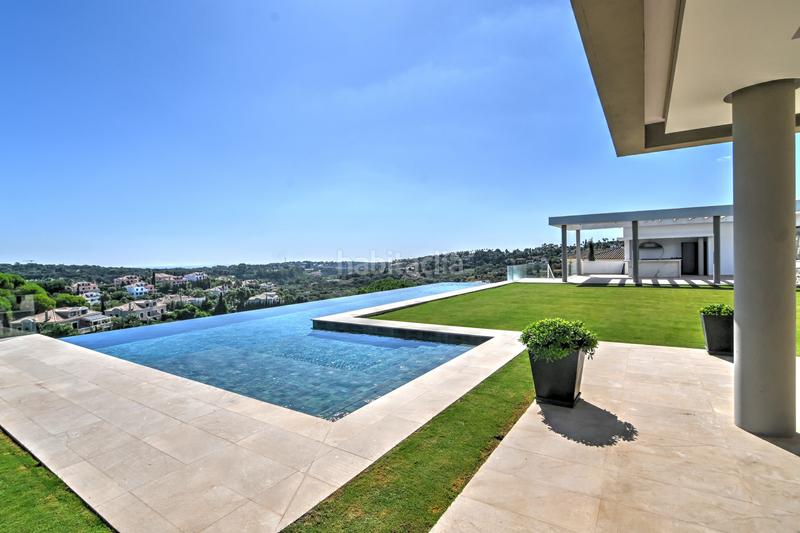 Foto 71fe0c90-f3ab-427e-bc06-916fbbc92965. House with parking pool in Sotogrande alto Sotogrande