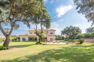 Casa en Sotogrande Alto. Impresionante front line golf villa en san roque club  luxurious