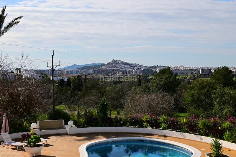 Foto 15d570ef-79a6-4770-983f-5d2a92c36611. Casa estupenda villa con piscina y licencia turistica entre Jesús y cap martinet en Santa Eulària