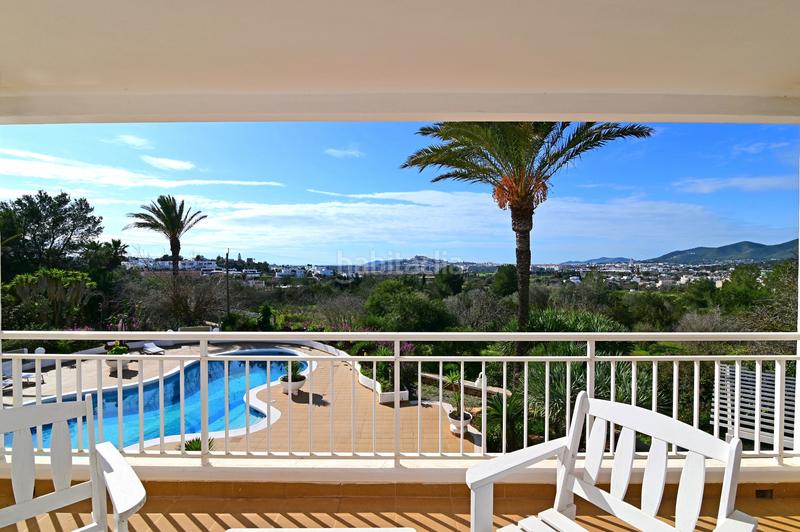 Foto 3db728c4-4e3b-48fb-b618-30bf6e6a4c45. Casa estupenda villa con piscina y licencia turistica entre Jesús y cap martinet en Santa Eulària