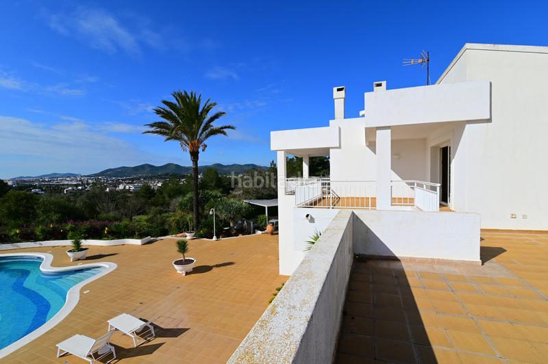 Foto 5124f433-f847-4398-aeba-c8a29cd38498. Casa estupenda villa con piscina y licencia turistica entre Jesús y cap martinet en Santa Eulària