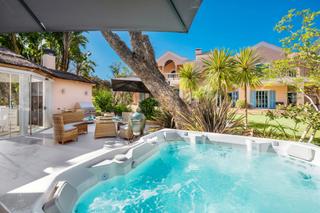 Casa en Sotogrande Alto. Impresionante primera línea golf cortijo villa de estilo con vis