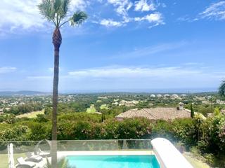 Casa a Sotogrande Alto. Impresionante recientemente renovado 5 dormitorios estilo coloni