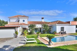 Haus in Sotogrande Costa. Una oportunidad rara para comprar una villa familiar inmaculada