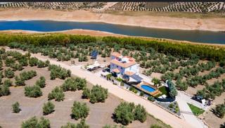 Mas à Iznájar. Villa única con vistas al lago