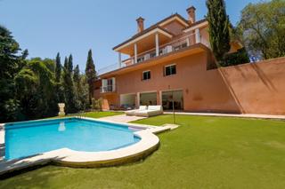 Maison à Sotogrande Costa. Para venta una villa de 5 dormitorios en la zona popular b de so