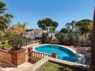 Casa en La Cala Mijas. Villa estilo palacio nazarí en cala de mijas  lujo, historia y u