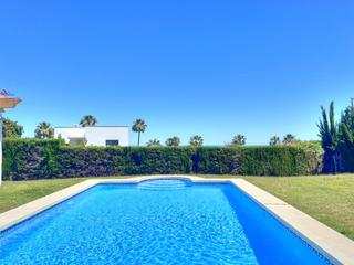Casa en La Alcaidesa. Oportunidad de inversiones  venta  chalet de 4 dormitorios en pa