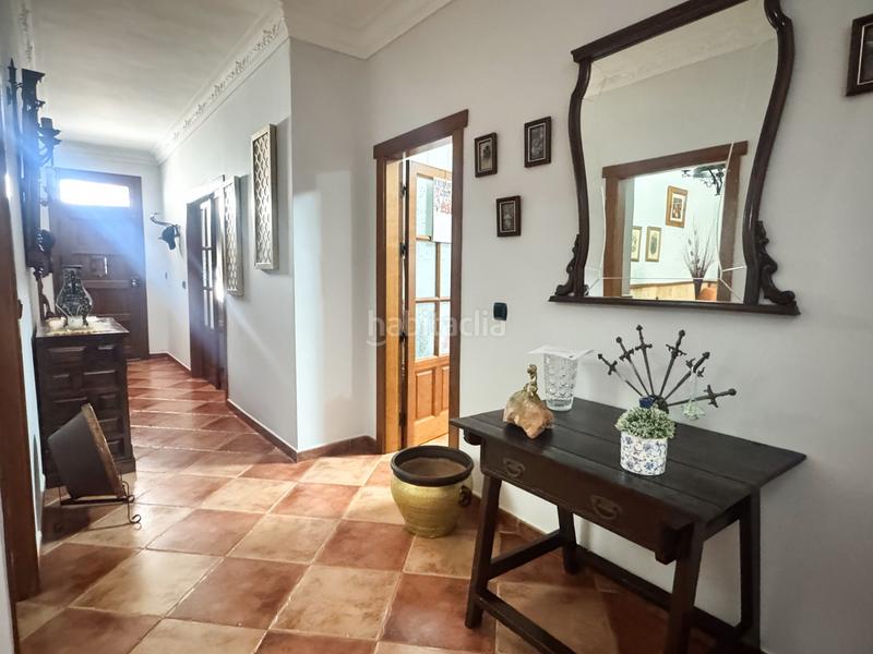 Foto b71fb75d-9807-46b6-a51c-d80e5d844d17. Casa adosada 4 dormitorios casa con gran terraza privada en Humilladero