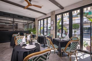 Business premise in Benahavís pueblo. Oportunidad de inversión edificio único con cafetería, salón, re