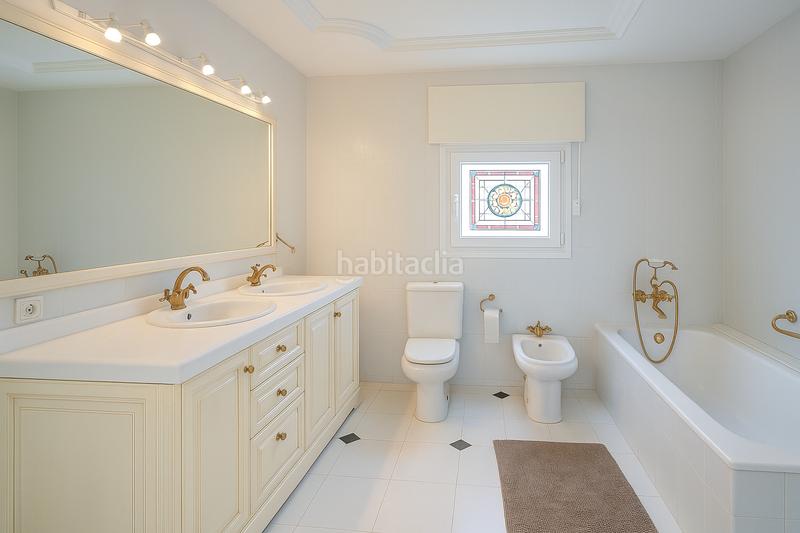 Foto 52c28fae-f48a-418a-bbe9-53f830354047. Àtic amb calefacció aparcament a puerto de Sotogrande-la marina Sotogrande