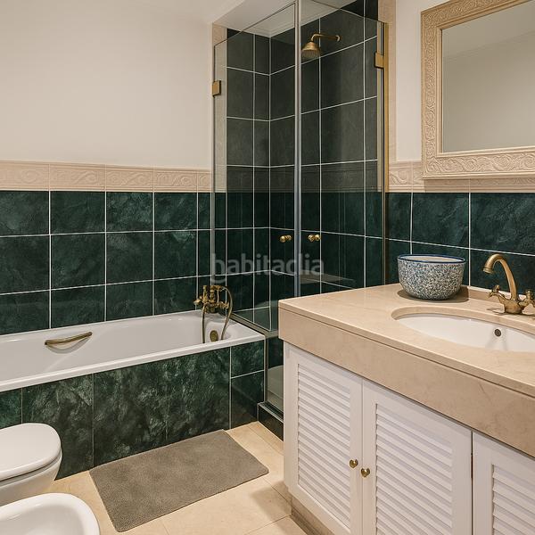 Foto 5765cb31-1f9c-41e0-8ad8-1f1e01dd8507. Àtic amb calefacció aparcament a puerto de Sotogrande-la marina Sotogrande