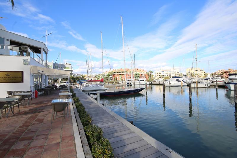 Foto 7c418935-fc90-4d9f-aede-336214d73985. Àtic amb calefacció aparcament a puerto de Sotogrande-la marina Sotogrande