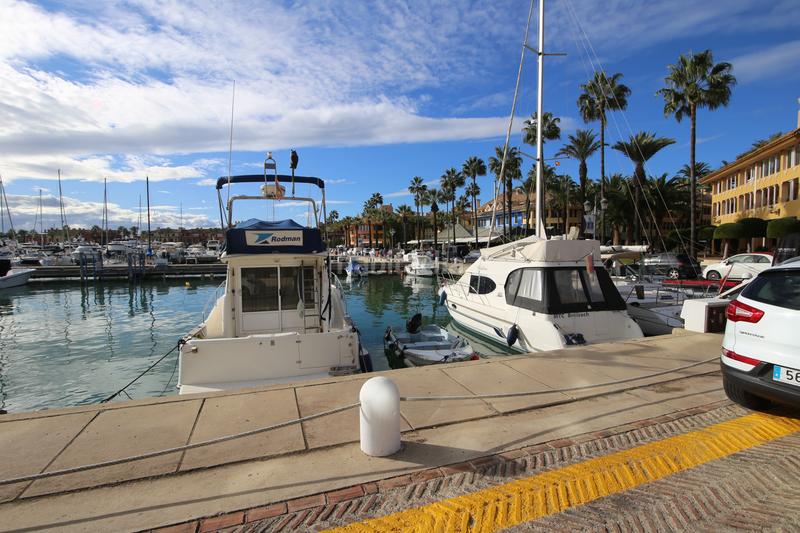 Foto bcf2d832-b73a-4da4-8ef0-bfe3ee9142b4. Àtic amb calefacció aparcament a puerto de Sotogrande-la marina Sotogrande