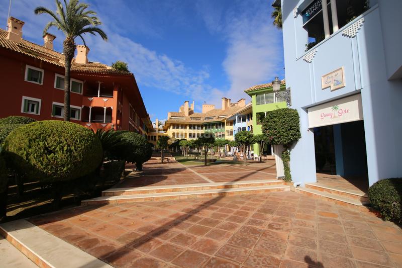 Foto e6c8fd52-1815-448d-95c7-2d923bdf17f4. Àtic amb calefacció aparcament a puerto de Sotogrande-la marina Sotogrande