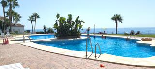 Planta baixa a Calahonda. Impresionante apartamento totalmente renovado frente a la playa