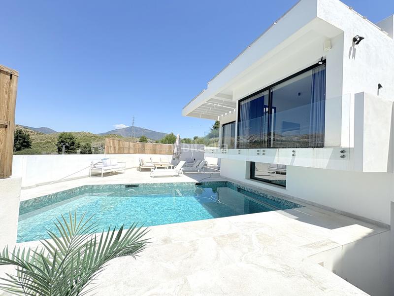 Foto f7fb9026-140f-4f4f-a341-9b987753cccd. Casa amb aparcament piscina a Benahavís pueblo Benahavís