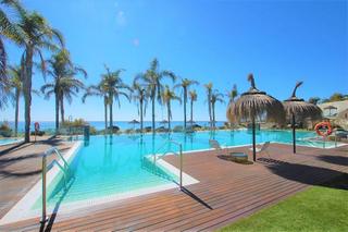 Planta baixa a El Faro de Calaburra - Chaparral. Elegante apartamento planta baja con 110m2 terraza en luxury bea