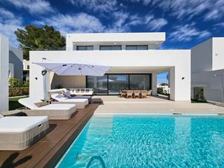 House in Río Real. Villa contemporánea en los monteros, marbella este