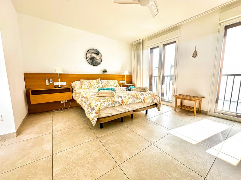 Foto cd3b7b56-d2f1-4d00-92ba-a2f88e0900a6. Casa adosada casa de tres pisos con techo playa bajadilla, en Marbella