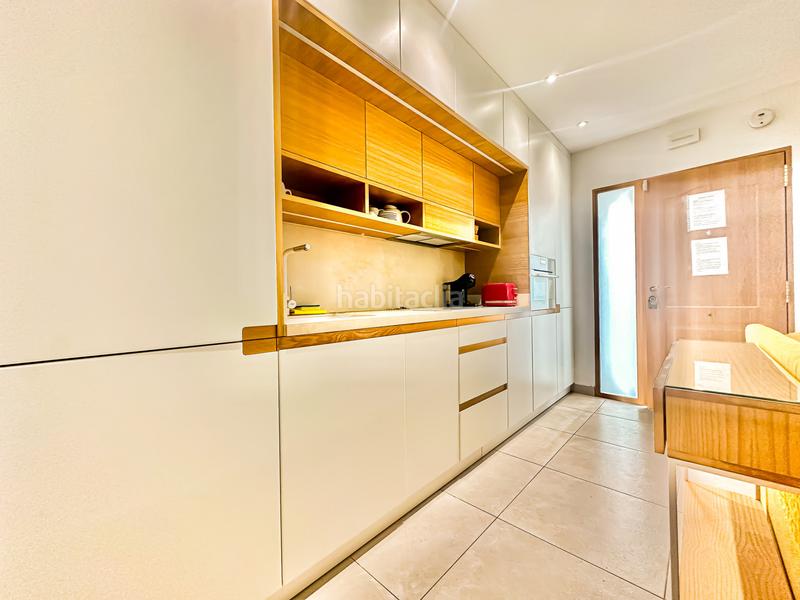 Foto e9fa0288-dc45-4948-b625-7fbc6faccab5. Casa adosada casa de tres pisos con techo playa bajadilla, en Marbella