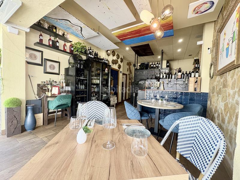 Foto 98261a67-d396-40d2-9770-b78ca81af168. Local comercial exclusividad! turnkey, restaurante operativo con éxito para transferir en prime location la cala boulevard en Mijas