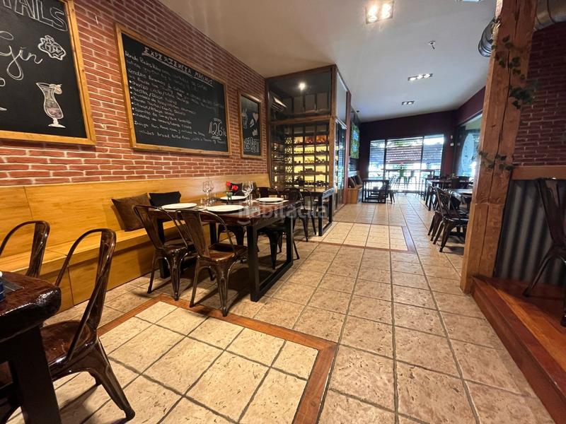 Foto b4f2d7d6-18cc-4ce1-a1d6-82de1c4e5ec1. Alquiler local comercial oportunidad única de traspaso!restaurante con encanto y estilo propio en Benalmádena