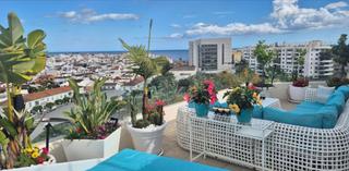 Apartment in Centro. Ático con terraza panorámica en el corazón de estepona