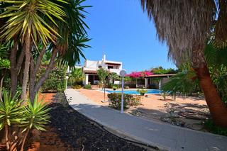 Maison à Santa Eulària des Riu. Magnífica villa con anexo y piscina privada en santa eulalia del
