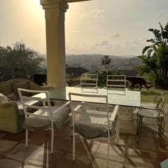Casa pareada en Sotogrande Alto. Encantadora casa independiente de estilo andaluz en una parcela