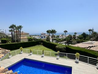 Casa a Centro. Elegante villa de 6 dormitorios con vistas panorámicas al mar en
