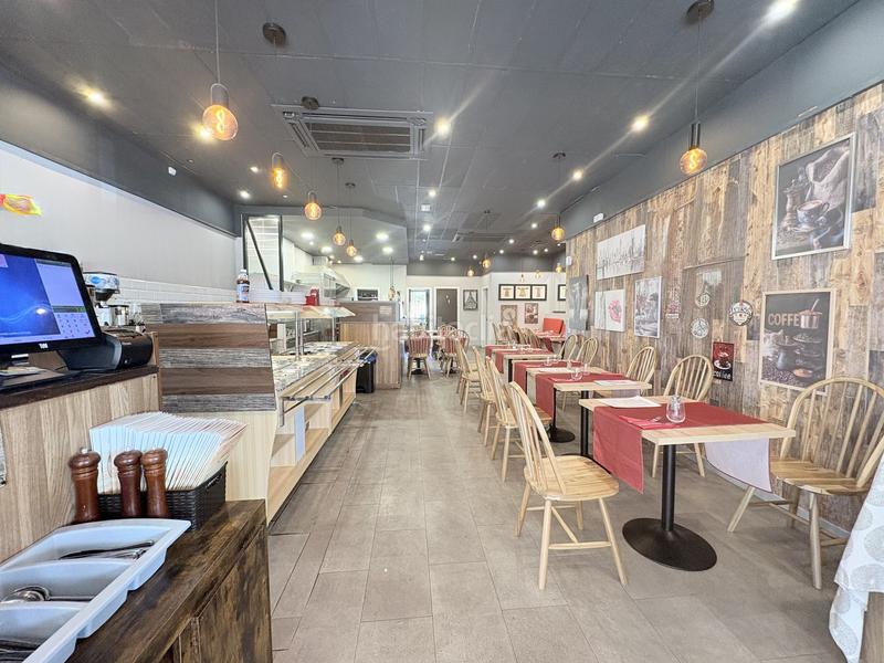 Foto 15437d0b-6e10-4ef7-a6d1-2f1052a3bb15. Local comercial exclusividad! turnkey, restaurante operativo para transferencia primera ubicación en el corazón de la cala en Mijas