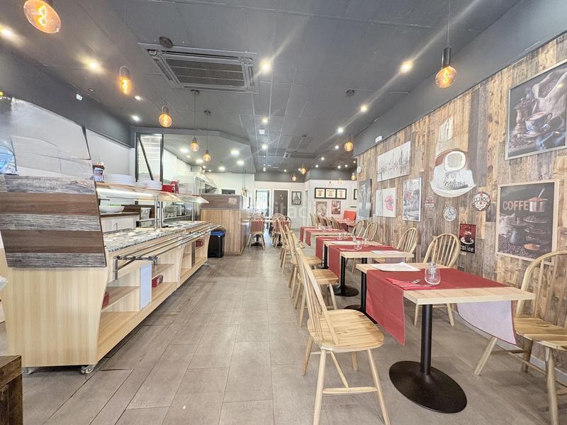 Foto 9e56a4d8-259a-4c23-8977-6e7a45d82ca8. Local comercial exclusividad! turnkey, restaurante operativo para transferencia primera ubicación en el corazón de la cala en Mijas