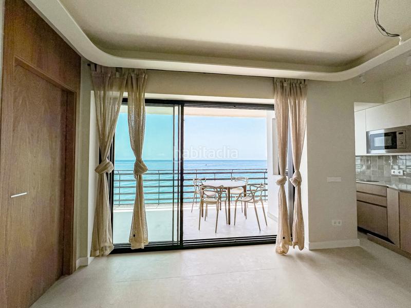 Foto 9a5f5cca-98cc-4f2f-8020-bac34a12d243. Apartamento  totalmente renovado frente a la playa con impresionantes vistas al mar centro en Marbella