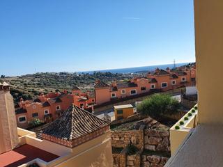 Àtic a Valle Romano Golf. Impresionante atico de 2 dormitorios con vista al mar en estepon