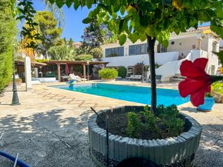 Casa en Guadalobón. Elegante villa con potencia excepcional  prime west estepona ubi