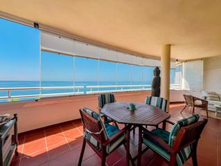 Apartament a Zona Centro Comercial Torrequebrada. Apartamento de 2 dormitorios en primera línea de playa  benalmad