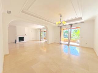 Lloguer Casa a Elviria. Amplia villa de 5 dormitorios con piscina privada  disponible pa