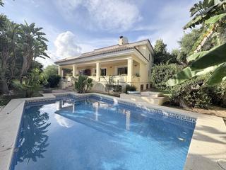 Location Maison à Elviria. Amplia villa de 5 dormitorios con piscina privada  disponible pa