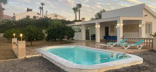 Maison à Centro. Finca en coin con vivienda de nueva construcción