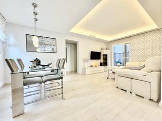 Rez-de-chaussée à La Cala Mijas. Moderno apartamento en planta baja de dos o tres dormitorios en
