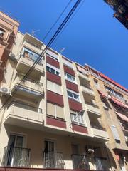 Apartament a Casco Antiguo - Sta. Cruz - Ayuntamiento. En pleno corazón de benalúa te espera este amplio piso de 120 m