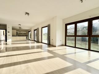 Lloguer Casa a Riviera del Sol. Moderna villa de 3 dormitorios con piscina privada y vistas al g